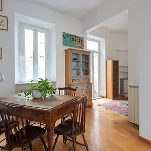 https://luxury-one-bedroom-fori-imperiali.it-romehotels.com